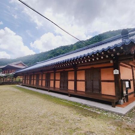 Yeongwol Hwanggung Hanok Pension Exterior photo